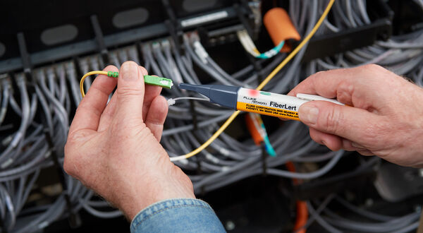 Fluke offers free demos, “live” fibre detectors and expert advice to help users make optimal fibre testing choices
